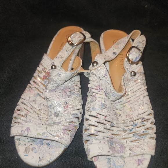 Sz 37 Floral Women's Low Heel Sandals with Buckle - Picture 6 of 14
